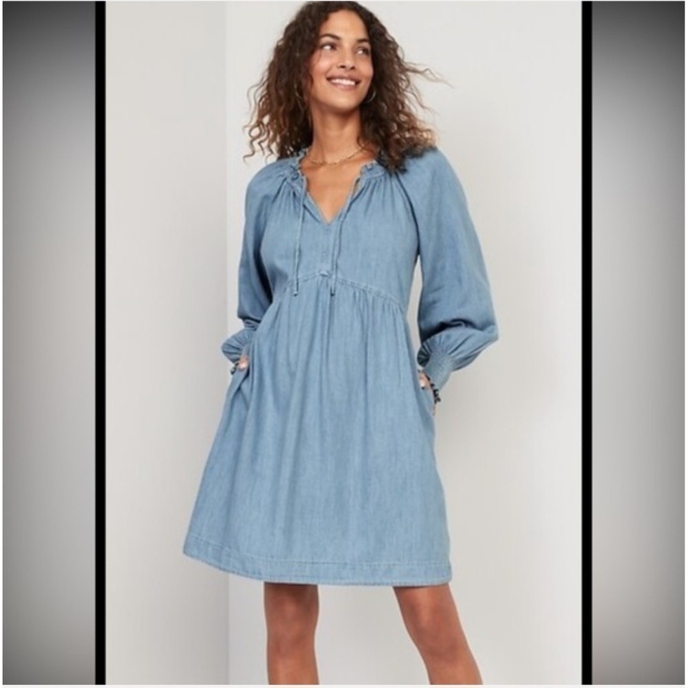 Old Navy Women Chambray Swing Dress Blue Denim Long Sleeve Smocked Mini